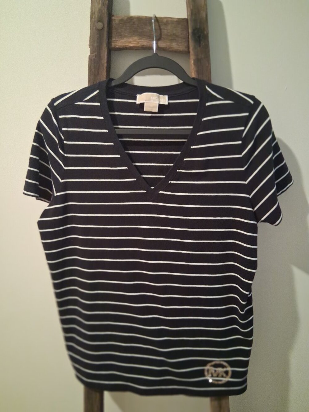 Michael Kors Black White Stripe V Neck 1X Logo Top Women’s Short Sleeve